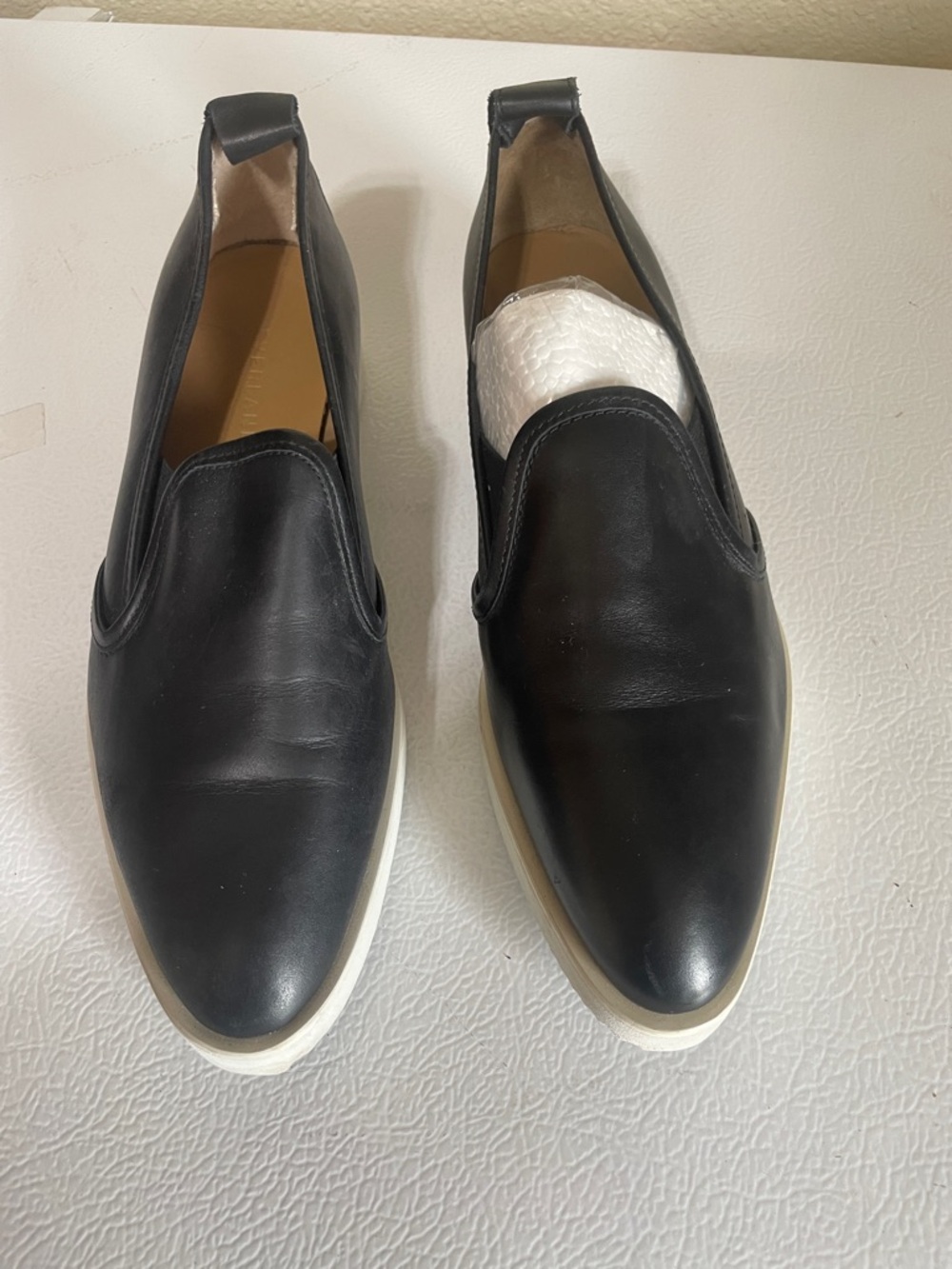 Everlane Women's Black And White Slip On Flats. Very Good Condition. Size 8.